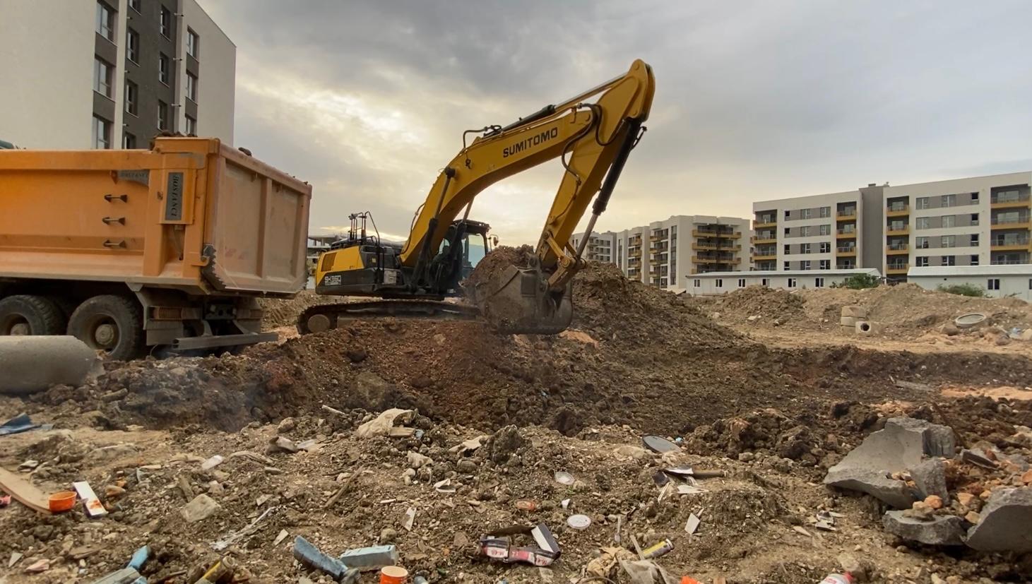 Ekskavatör kazı hazırlığı - Sallıhoğulları Hafriyat saha çalışması